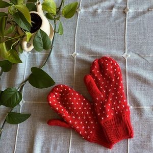 Target Xhilaration Mittens; Red w/ White Hearts